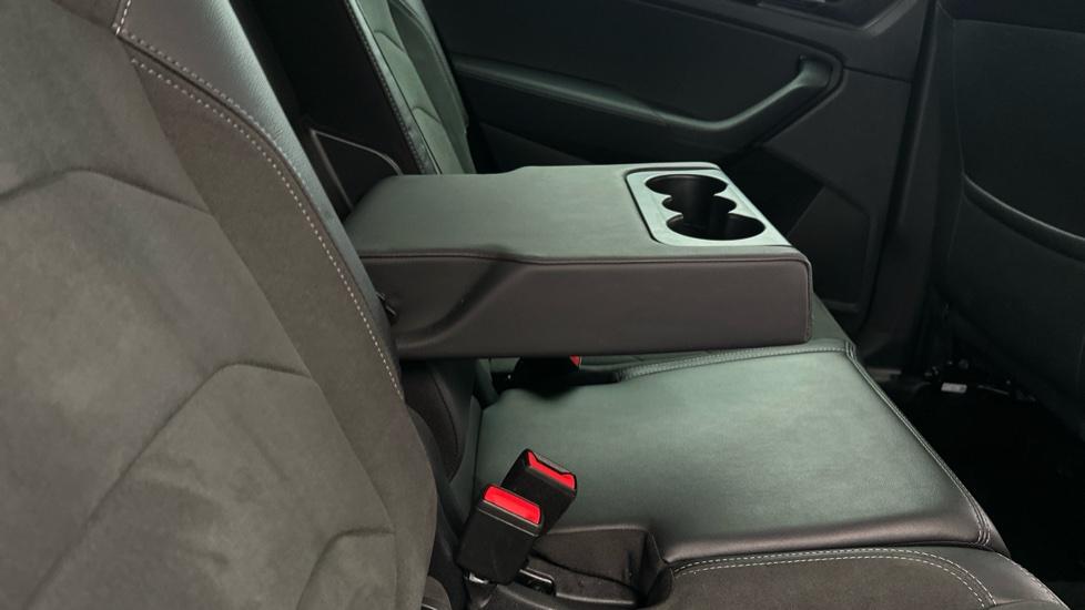 Rear Armrest/ Cup Holder