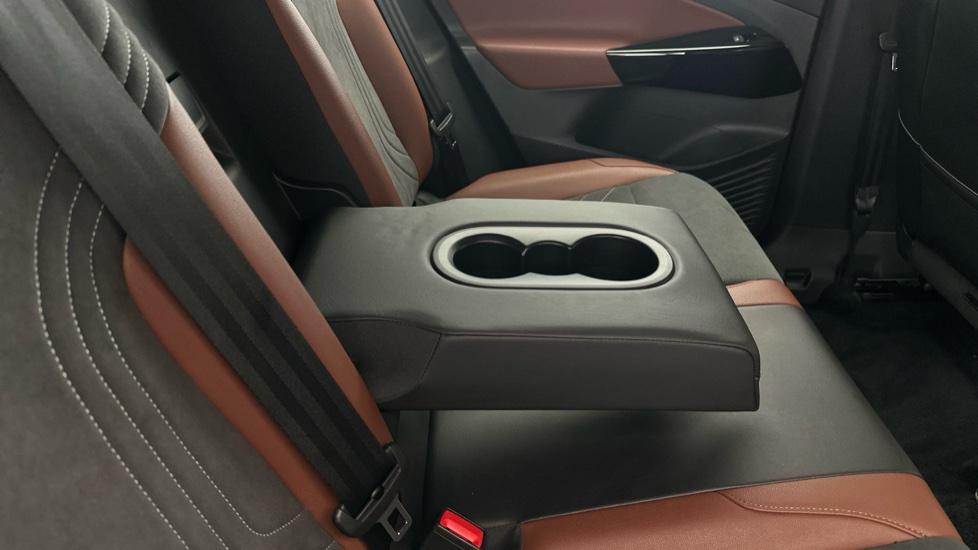 Rear Armrest/ Cup Holder