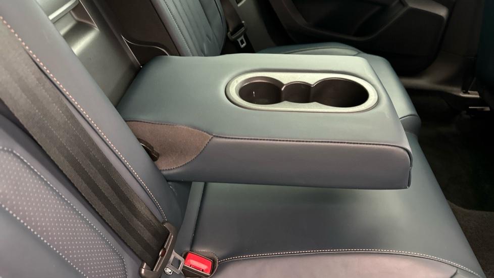 Rear Armrest/ Cup Holder