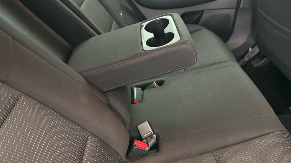 Rear Armrest/ Cup Holder