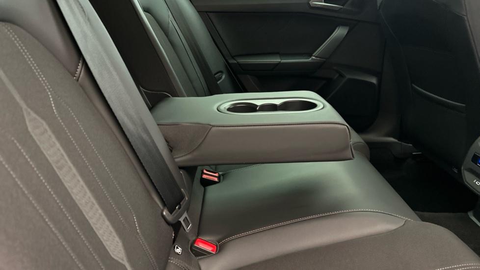 Rear Armrest/ Cup Holder