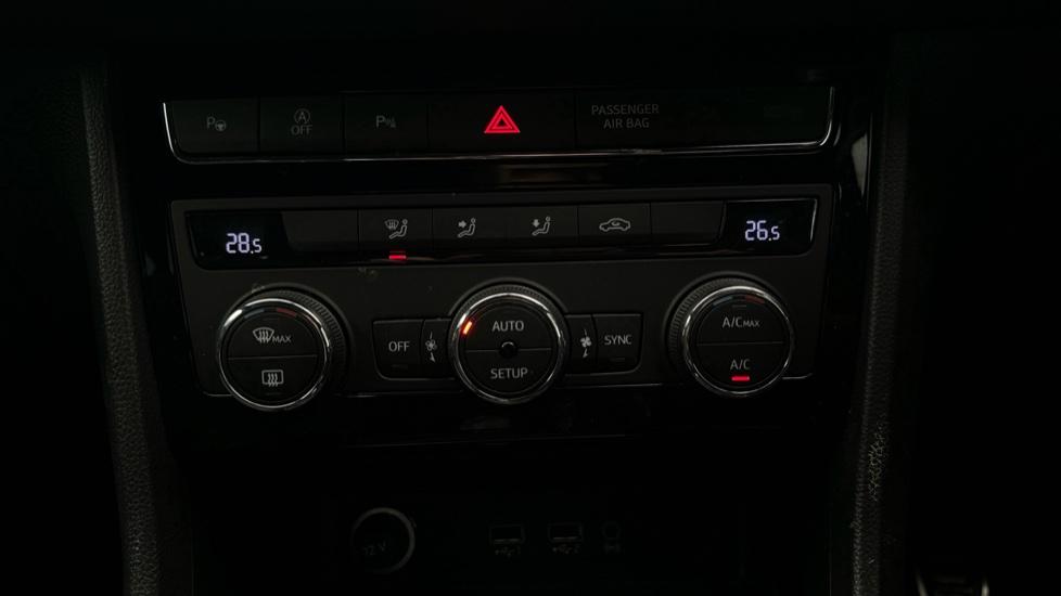 Air Conditioning /Dual Climate Control 