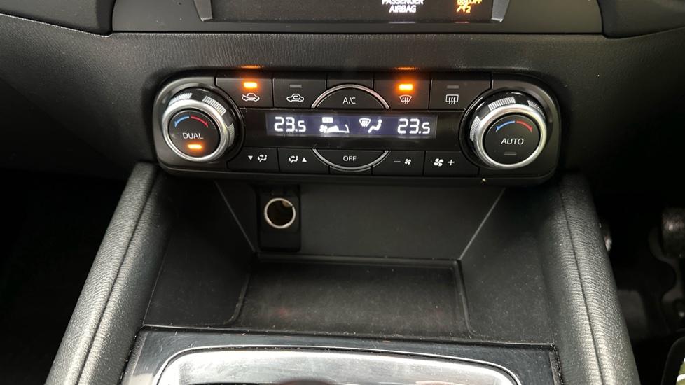 Dual Climate Control / Air Conditioning 