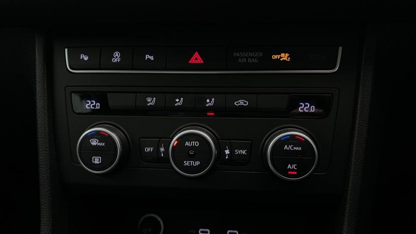 Dual Climate Control / Air Conditioning 