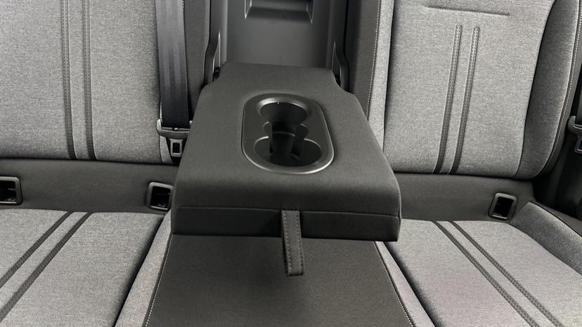 Rear Armrest/ Cup Holder