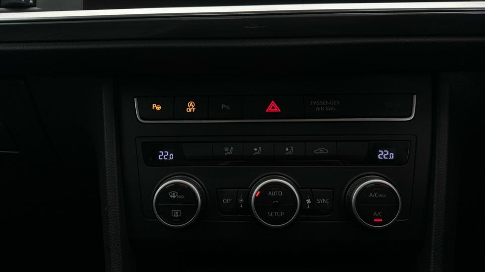 Air Conditioning /Dual Climate Control /Auto Stop/Start/Auto Park 