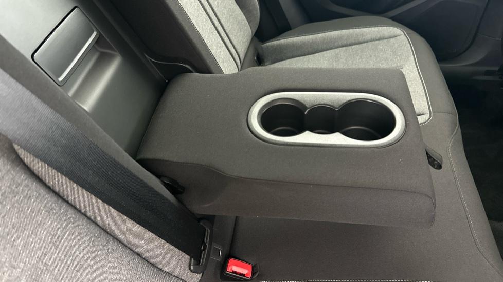 Rear Armrest/ Cup Holder