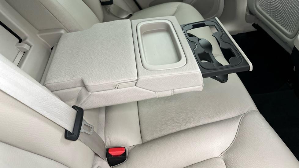 Rear Armrest/ Cup Holder