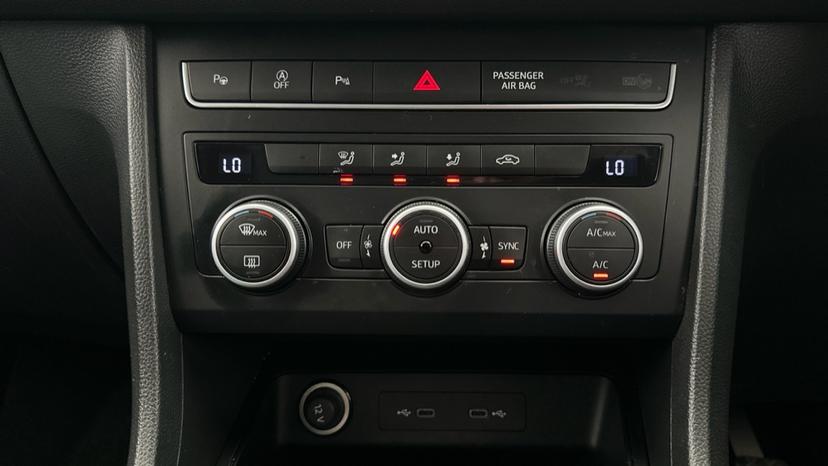 Dual Climate Control / Air Conditioning / Auto Park / Auto Stop/Start