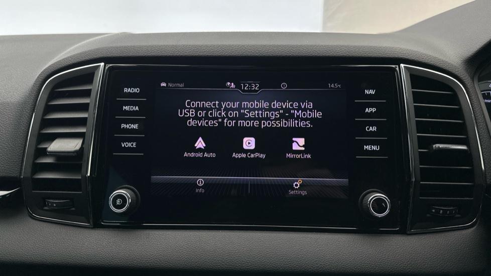 Apple Car Play & Android Auto