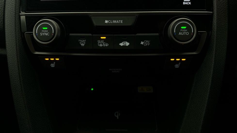 Air Conditioning /Dual Climate Control /Heated Seats 