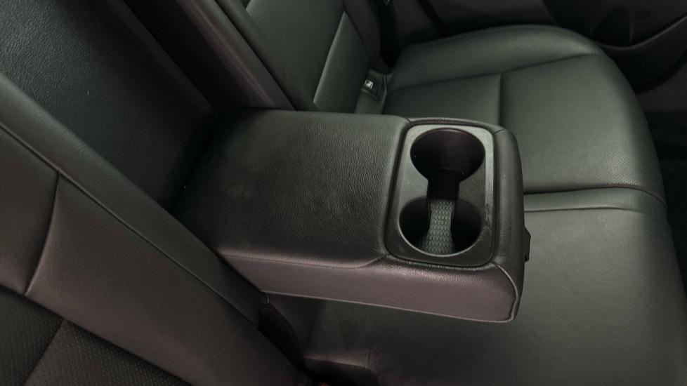 Rear Armrest/ Cup Holder