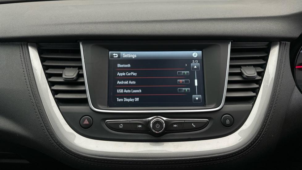 Apple CarPlay / Android Auto / Bluetooth 