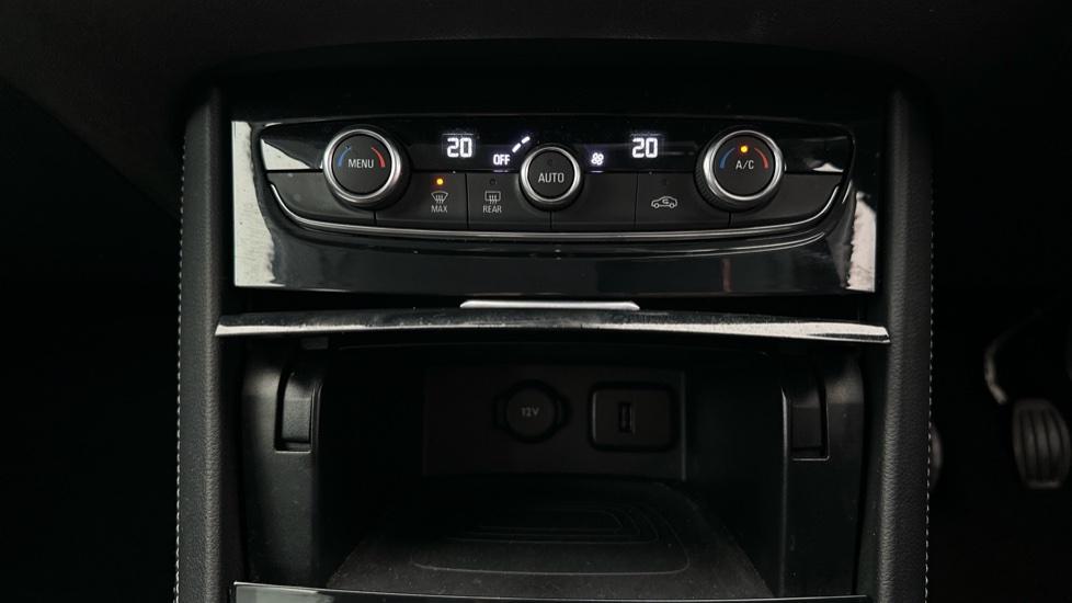 Dual Climate Control / Air Conditioning 