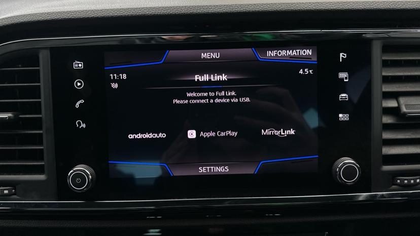 Apple CarPlay/Android Auto 