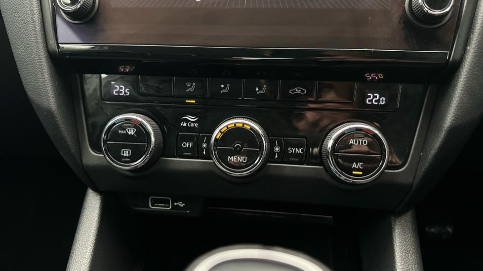 Air Conditioning /Dual Climate Control 