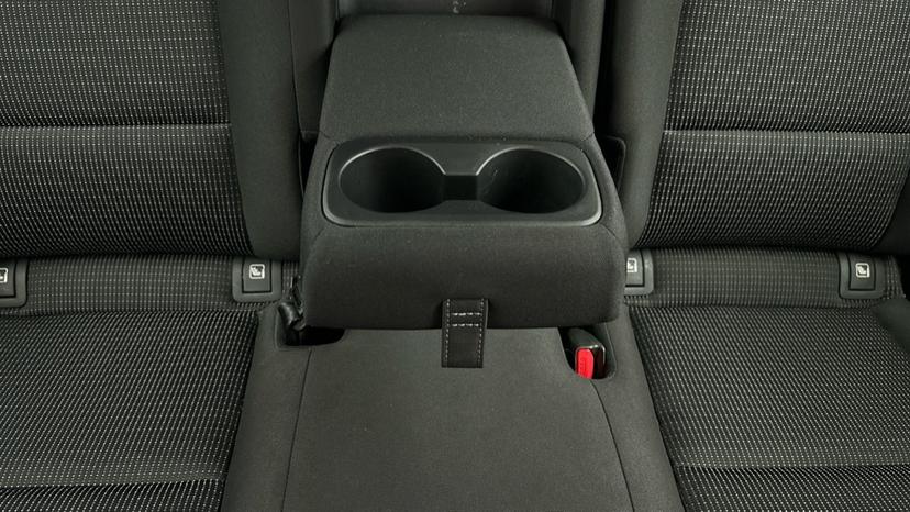 Rear Armrest/ Cup Holder