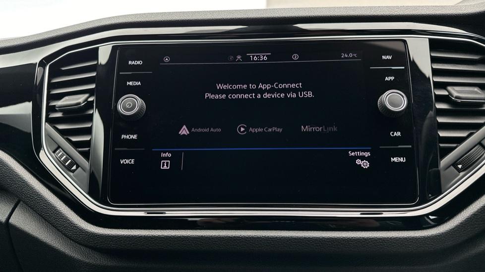 Apple Car Play & Android Auto