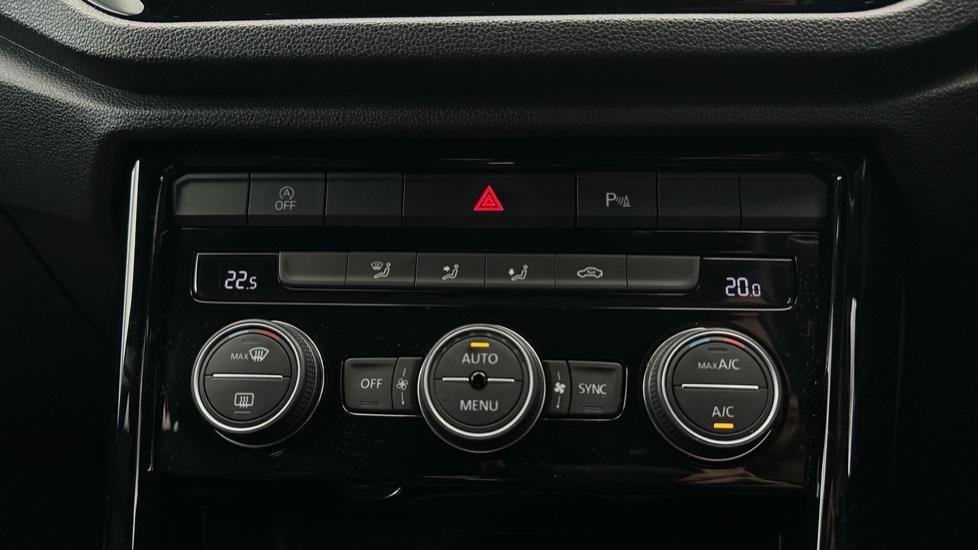 Air Conditioning / Dual Climate Control / Auto Stop/Start 