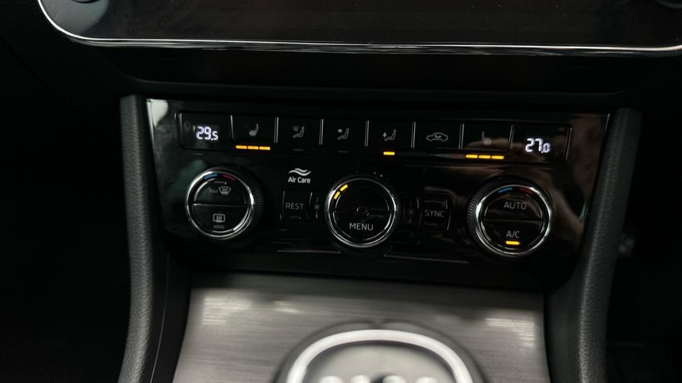 Air Conditioning /Dual Climate Control /Heated Seats 