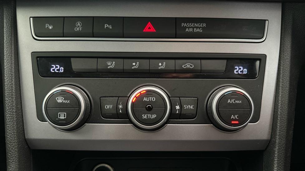 Air Conditioning /Dual Climate Control/Auto Stop/Start/Park Assist 