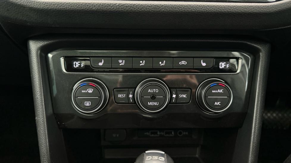 Air Conditioning /Dual Climate Control /Heated Seats 