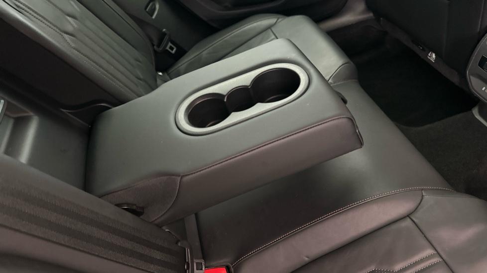 Rear Armrest/ Cup Holder