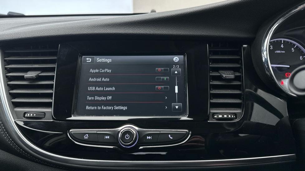 Apple Car Play & Android Auto