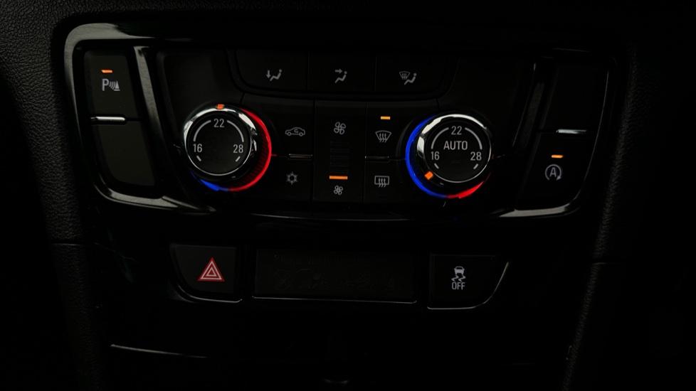 Air Conditioning /Dual Climate Control /Auto Stop/Start 