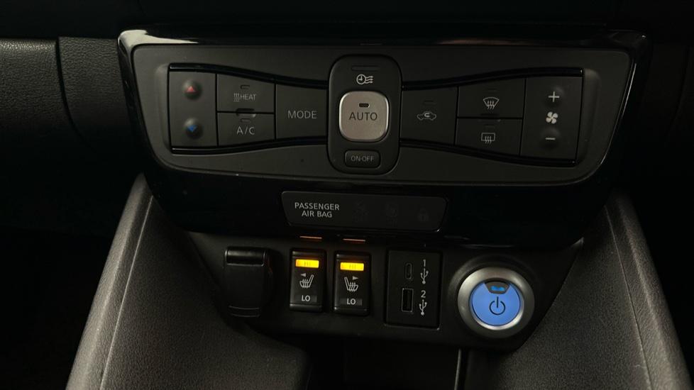 Air Conditioning /Heated Seats 