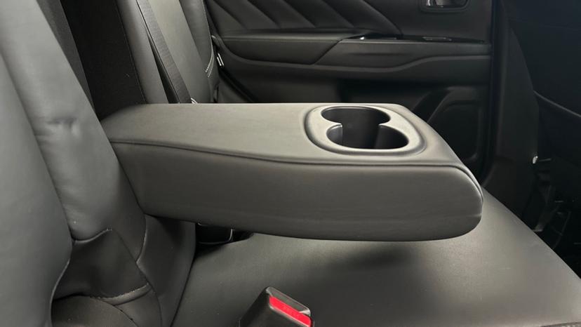 Rear Armrest/ Cup Holder