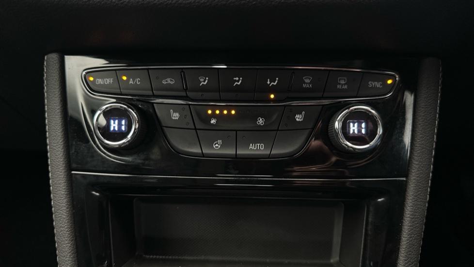 Dual Climate Control  / Air Conditioning 