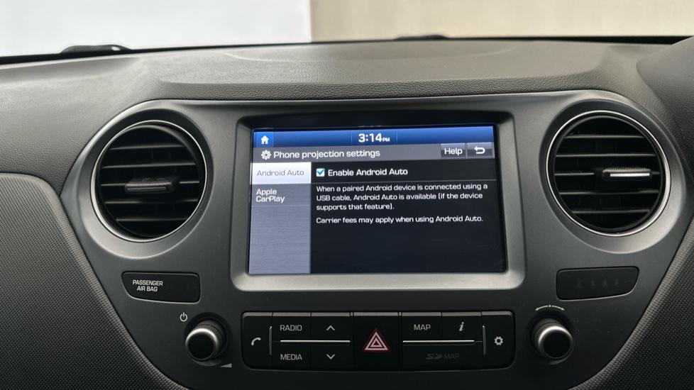 Apple Car Play & Android Auto