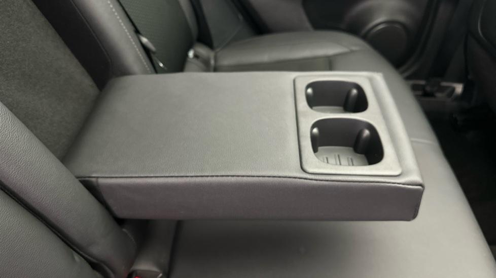 Rear Armrest/ Cup Holder