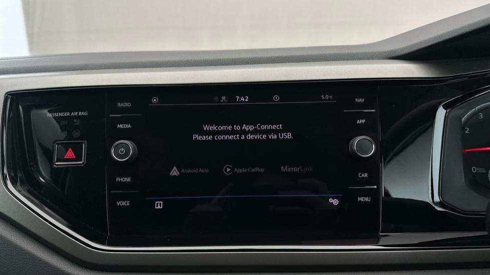 Apple Car Play & Android Auto