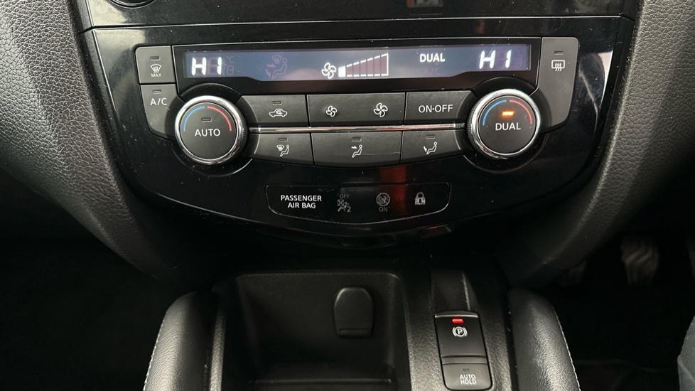 Dual Climate Control / Air Conditioning 