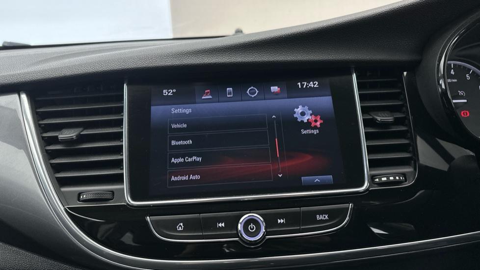 Apple Car Play & Android Auto