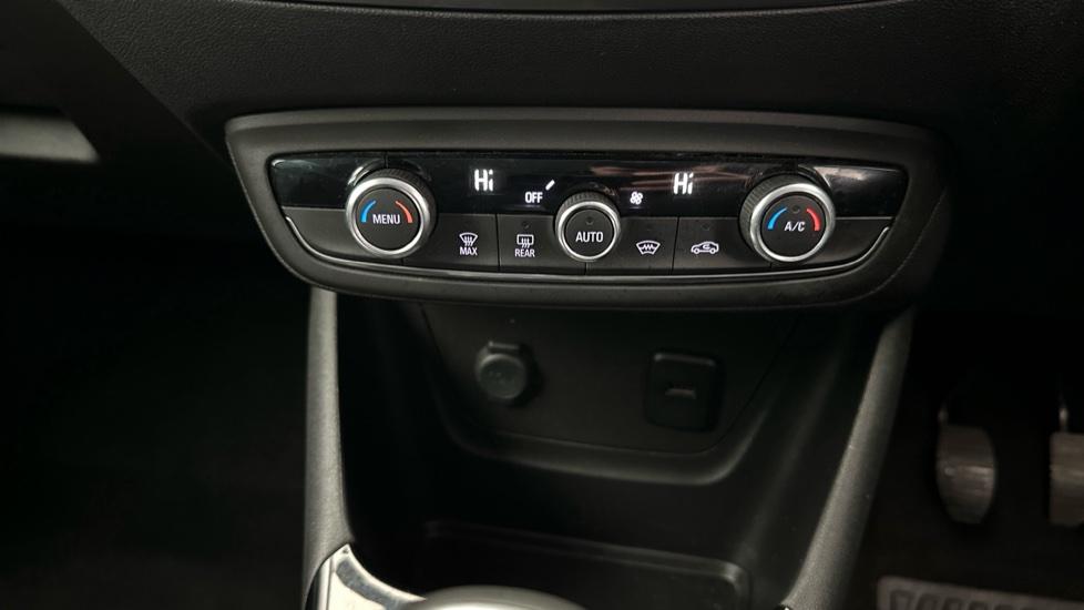 Dual Climate Control / Air Conditioning 