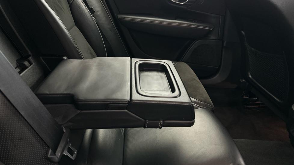 Rear Armrest/ Cup Holder