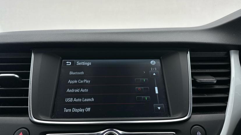 Apple CarPlay / Android Auto 