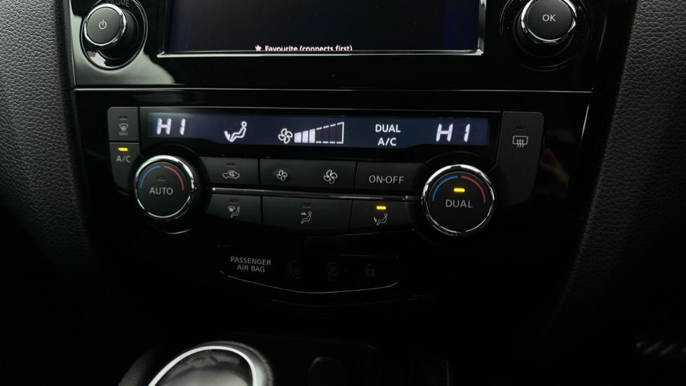 Dual Climate Control  / Air Conditioning 