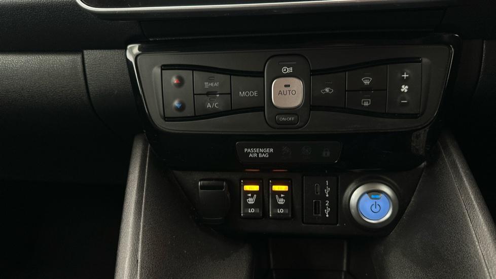 Air Conditioning /Heated Seats 