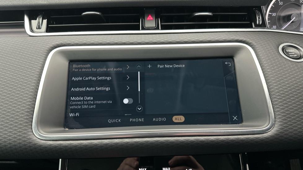 Apple CarPlay / Android Auto / Bluetooth 