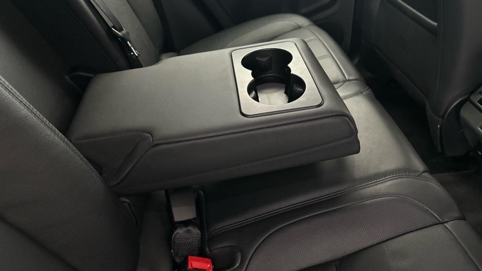 Rear Armrest/ Cup Holder