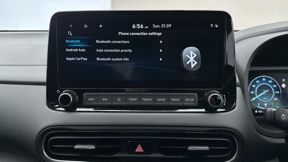 Bluetooth / Apple CarPlay / Android Auto 