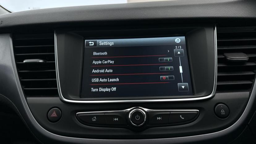 Apple CarPlay / Android Auto /Bluetooth