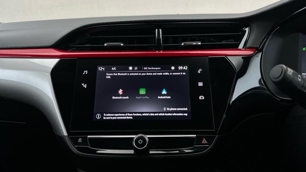 Bluetooth / Apple CarPlay / Android Auto 