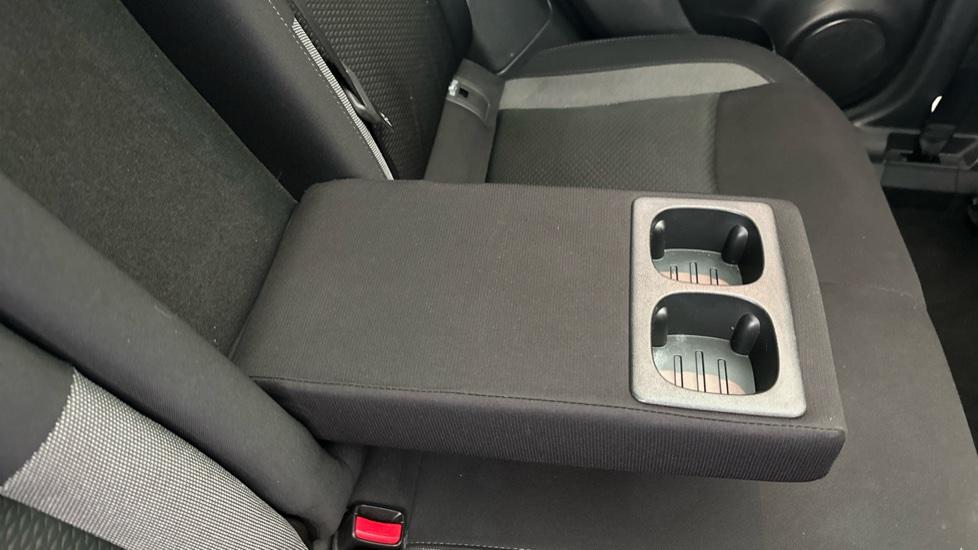 Rear Armrest/ Cup Holder