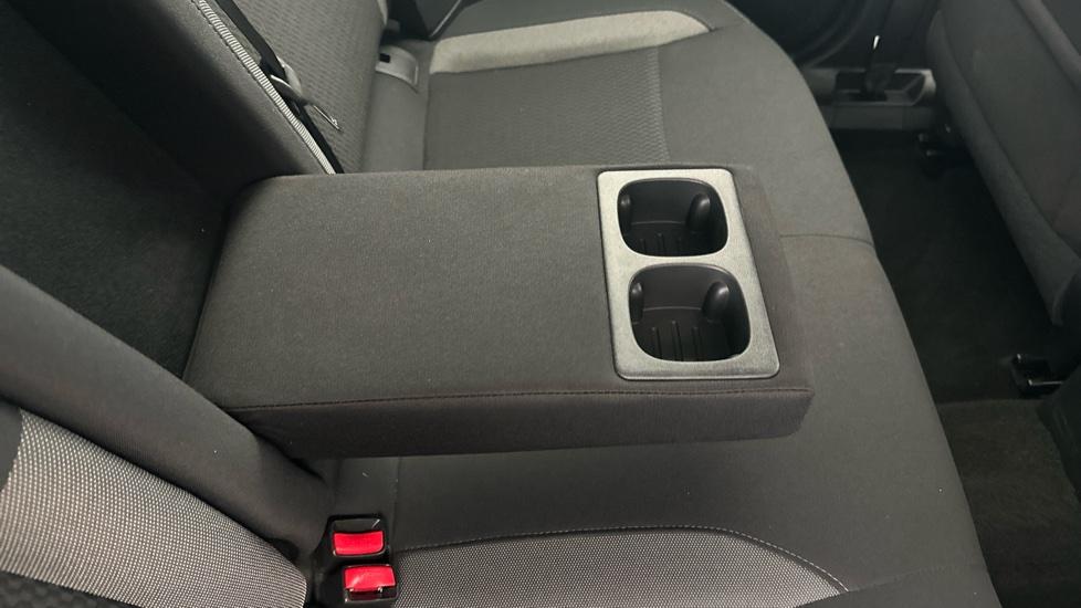 Rear Armrest/ Cup Holder