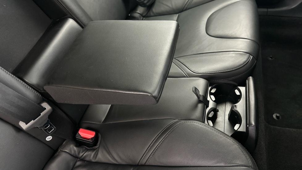 Rear Armrest/ Cup Holder